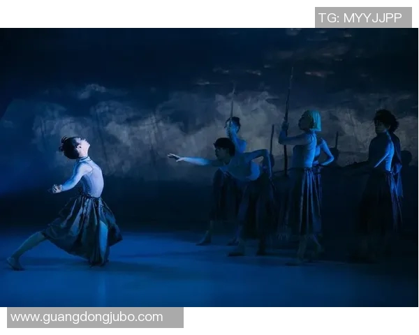 李泓澎的成长之路与艺术追求:从青涩少年到当代艺术家的蜕变与探索 李泓澎的成长之路与艺术追求:从青涩少年到当代艺术家的蜕变与探索