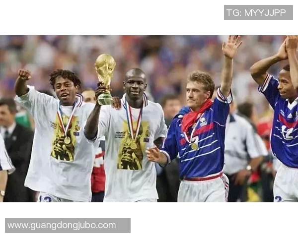 阿雅克与梅斯肖的精彩对决揭示足球战术与团队合作的重要性