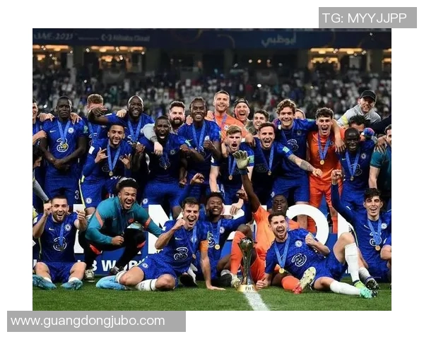 切尔西与曼城首发阵容对比分析揭示两队战术布局与关键球员表现